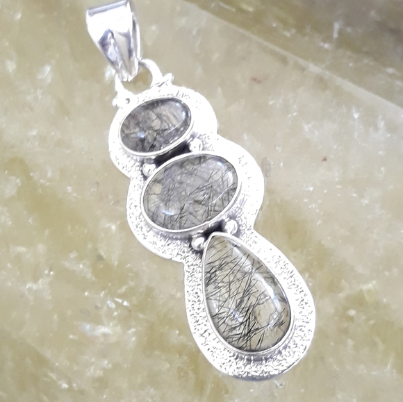 Black Tourmaline in Quartz Silver Pendant - Picture 2 of 4